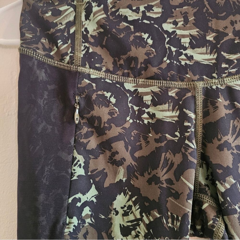 Lululemon Cropped Yoga Leggins Ruched Knee - Picture 3 of 7